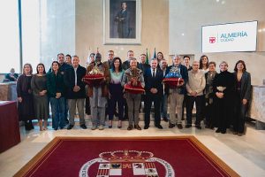Almeria La alcaldesa entrega las coronas y credenciales Reyes Magos11