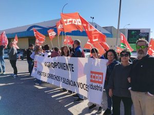 Berja manifestacion de trabajadores Frente agro poniente la redonda solicitando mejoras laborables