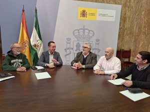 Mesa del Tren de Almeria en reunión con subdelegado