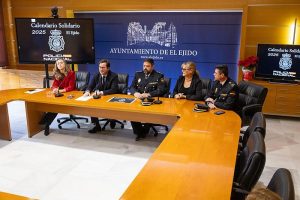 Policia Nacional PRESENTACIÓN CALENDARIO SOLIDARIO EL EJIDO