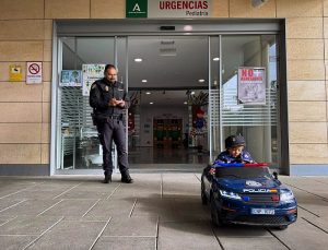 Policía Nacional en Almería acude al Hospital Universitario Torrecárdenas