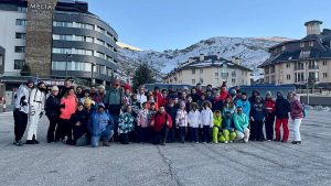 Adra Más de 80 personas disfrutan del esperado viaje a Sierra Nevada e...