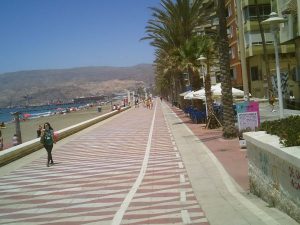 Almeria 15-6-19 playa paseo maritimo Zapillo