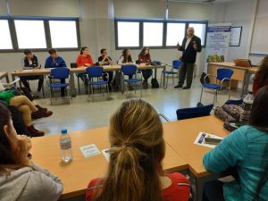 Aula de la Dieta Mediterránea  Los alumnos de Enfermería, escuchando al doctor Bonetti