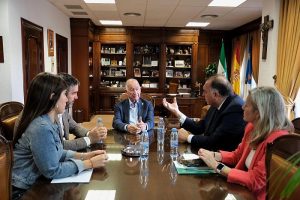 Consejero Bernal en su última visita a Roquetas 1