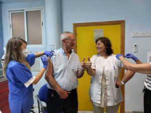 Distrito Sanitario Poniente recuerda que aún se puede acceder a la vacunación contra la gripe y la covid-19