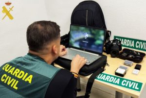 Guardia Civil detiene a tres personas por robos en Adra