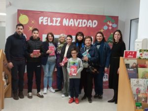 La Biblioteca Municipal de Adra entrega los premios por el 'rasca... (1)