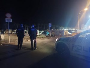 Policía Local de Adra detiene a un individuo por hurto en vehícul...
