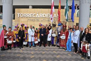 Reyes Magos con mayores y a los niños ingresados en el Hospital U. Torrecárdenas3