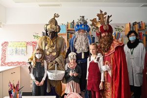 Reyes Magos con mayores y a los niños ingresados en el Hospital U. Torrecárdenas8