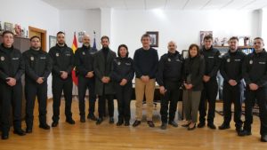 Adra Manuel Cortés recibe en el Ayuntamiento a los seis nuevos agentes... (1)