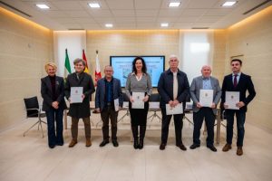 Alcaldesa Firma Convenio Colegios Profesionales (24)