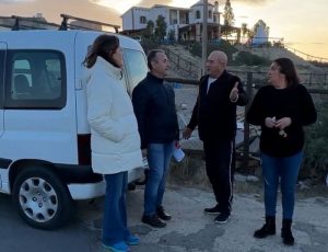 Almeria concejales PSOE y vecinos Cuevas