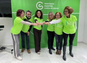 Asociación Española Contra el Cáncer Magdalena Cantero con pacientes, familiares y voluntarios