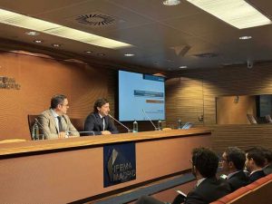 El director Comercial de Cajamar, Francisco Martínez, y el director general de ANICE, Giuseppe Aloisio (1)