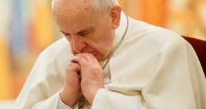 Papa Francisco recientemente internado en un hospital