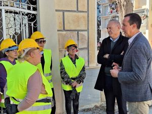 Visita del Subdelegado del Gobierno de Almeria a las obras PFEA cementerio Cuevas