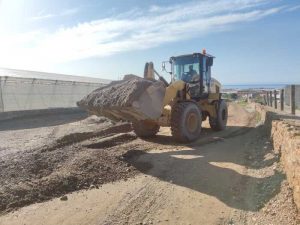 250319 El Ayuntamiento de Adra acomete trabajos de arreglo y nivelado de... (1)