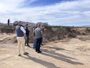 Alcalde y concejales visitando las actuaciones (1)