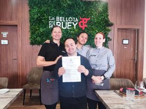 Diego Hurtado en La Bellota y El Buey con sus compañeras