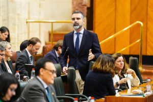 El consejero de Agricultura en pleno (1)