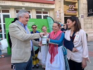 Cuestación Delegado salud en mesa AECC