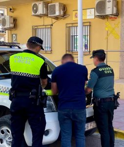 Guardia Civil investiga a un joven en Albox