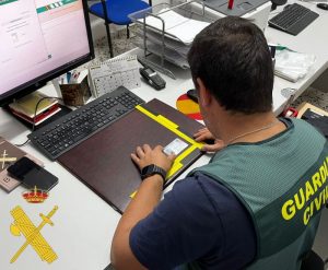 Guardia Civil investiga en Albox a un hombre por intentar obtener el carné de conducir con documentación falsa