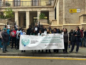 Los veterinarios almerienses se plantan 8