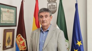 Adra Manuel Cortés hace un llamamiento a la prudencia y traslada un me...