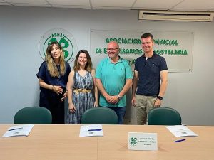 Ashal firma convenio con heladerías bayur