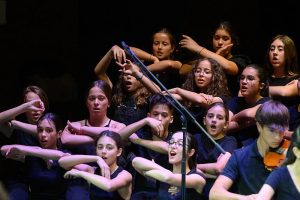 Cultura-Canta con la OIAL 1