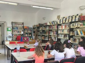 Dalias mini teatro en la biblioteca 07