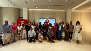 Economistas almerienses renuevan su hoja de ruta foto familia (1)