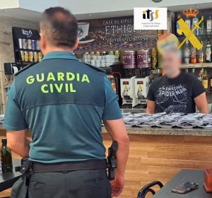 Guardia Civil e Inspección de Trabajo intensifican el control en locales de Roquetas de Mar y Aguadulce