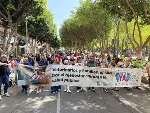 La marea azul del Colegio de Veterinarios inunda Almería 3