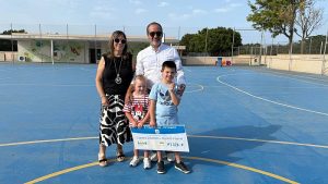 el director de ASALSIDO destaca que iniciativas como la del CEIP Torremar Agota y César con el cheque