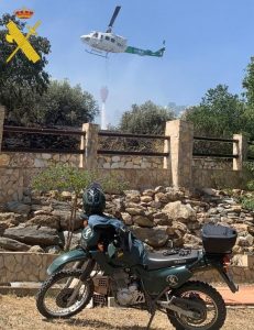 incendio de matorral bajo y olivar entre las localidades almerienses de Tíjola y Bayarquee