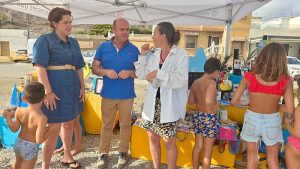 Adra La campaña de educación ambiental 'Mi Playa Bonica' aterriza en l...