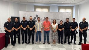 Adra Manuel Cortés recibe a los seis policías locales en el inicio de ...
