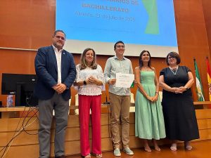 Almeria Junta y Ayuntamiento entregan los Premios Extraordinarios de Bachillerato 2