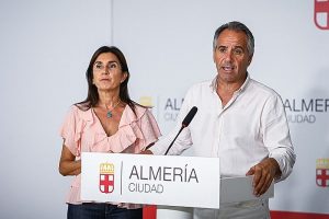 Ayuntamiento de Almería invertirá en los próximos meses más de 220.000 euros  Juanjo Segura y Sacra Sánchez (2)