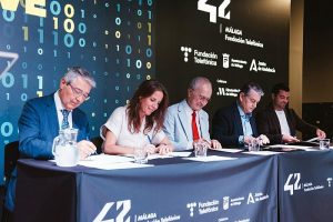 De izquierda a derecha Francisco Salado, presidente de Diputación de Málaga,