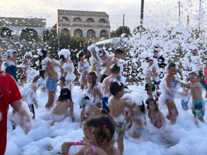 Huercálida lleva la diversión a los pequeños con la fiesta de la espuma  Huercálida Úrcal  (2)