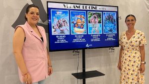 Las barriadas de Adra vuelven a disfrutar de 'Verano de Cine' con...