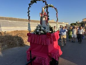 Los vecinos de El Parador de Vícar honran con entusiasmo a su patrónnnnn