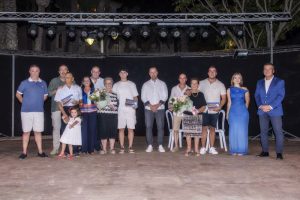 Carboneras reconoce la trayectoria de cuatro mayores vinculados al sector pesquero Foto de familia