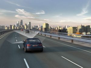 Coche en carretera sistema de seguridad