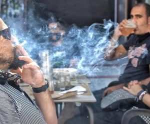 Fumando en terrazas